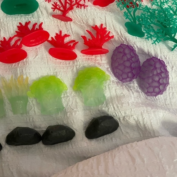 Ocean Pieces For Water Play - 32 Pieces - Picture 6 of 6